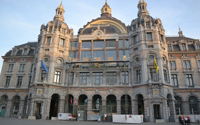 Khám phá Antwerp - thành phố kim cương nổi tiếng trong tour Bỉ