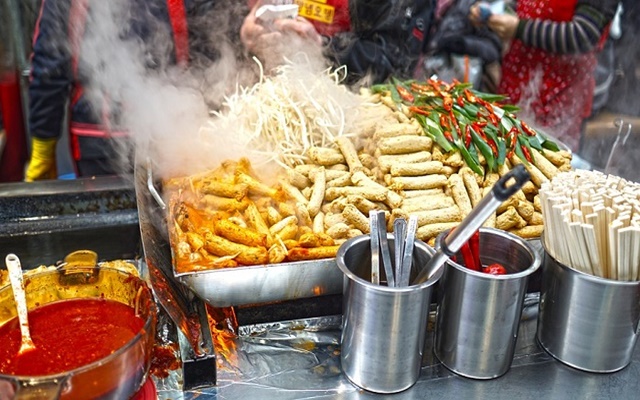 Hành trình du lịch Hồng Kông, khám phá phố chợ đêm Temple nhộn nhịp